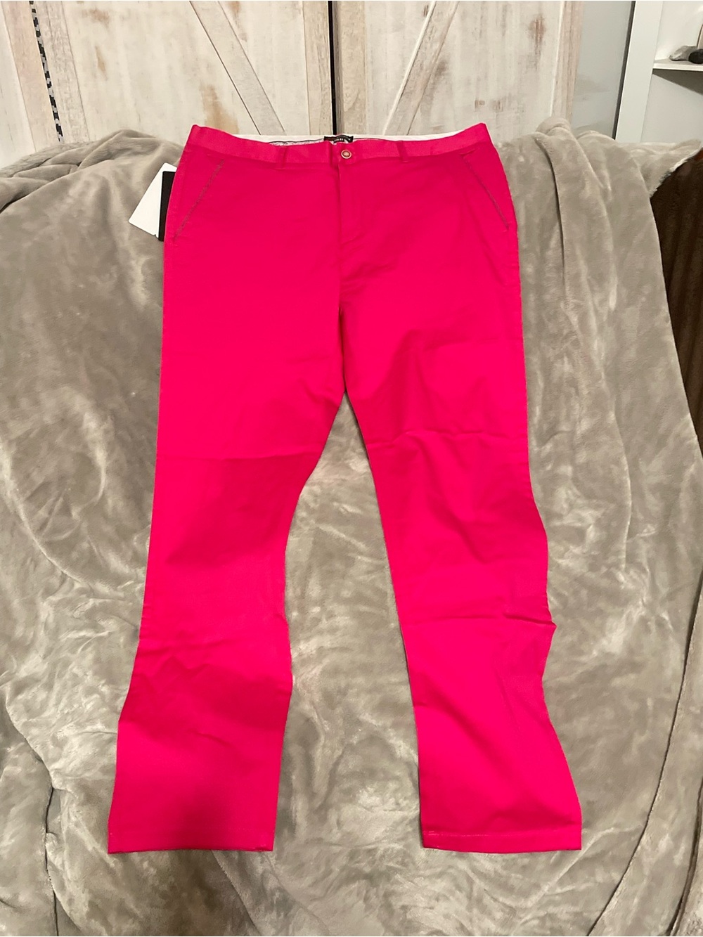 Men’s Chino Pants in Bright Pink - Classic Fit